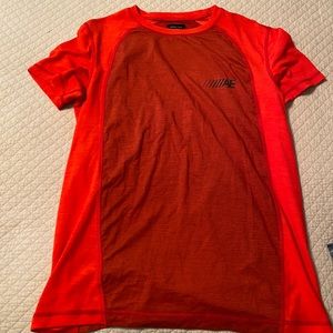 American Eagle active short sleeve
